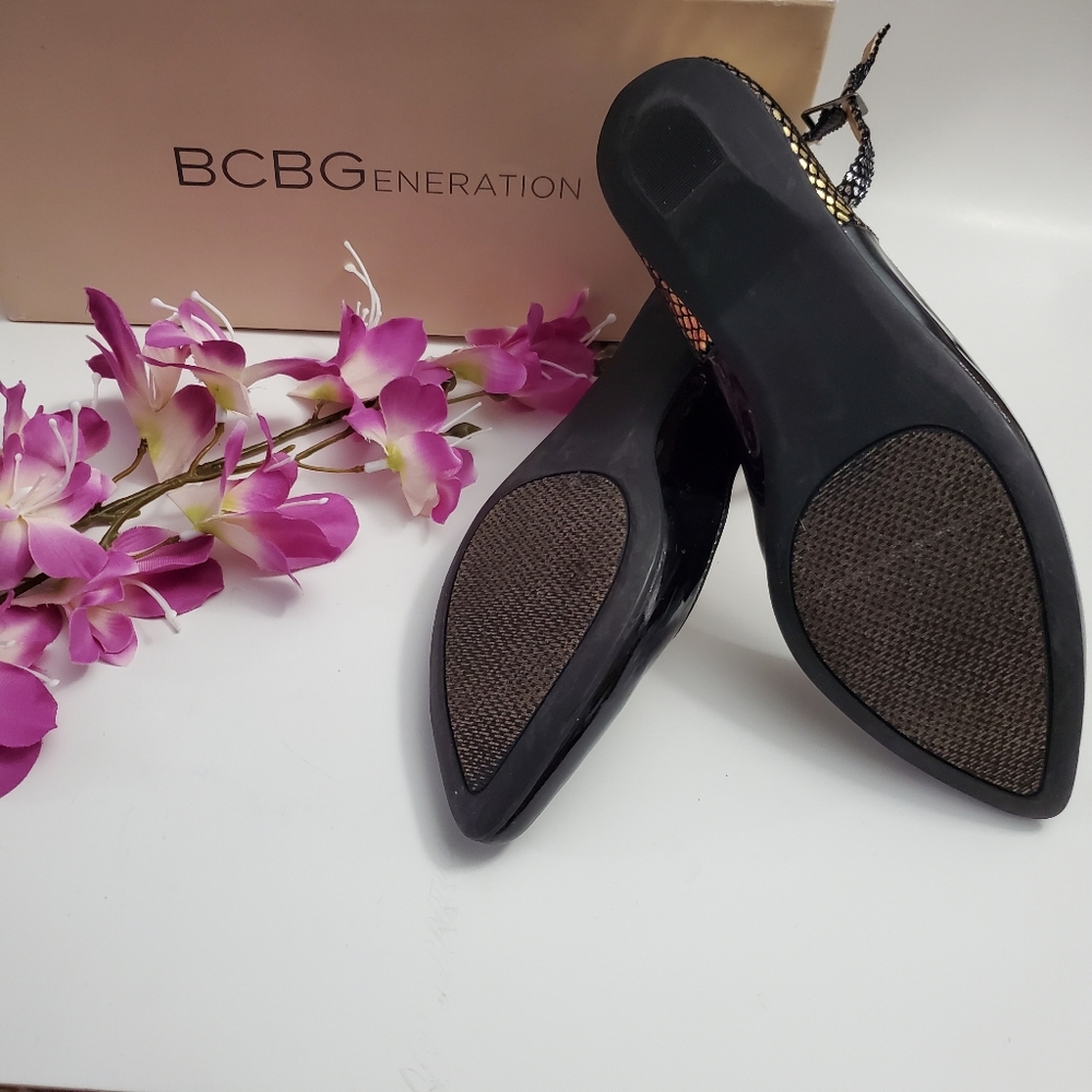 BCBGENERATION Black Pointy ToeFlats - Picture 4 of 11